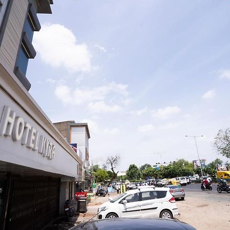 Hotel Kyra Airport Ahmedabad Buitenkant foto
