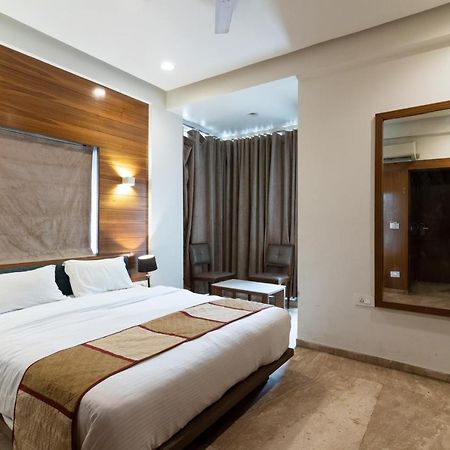 Hotel Kyra Airport Ahmedabad Buitenkant foto