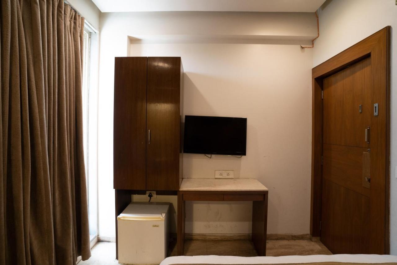 Hotel Kyra Airport Ahmedabad Buitenkant foto
