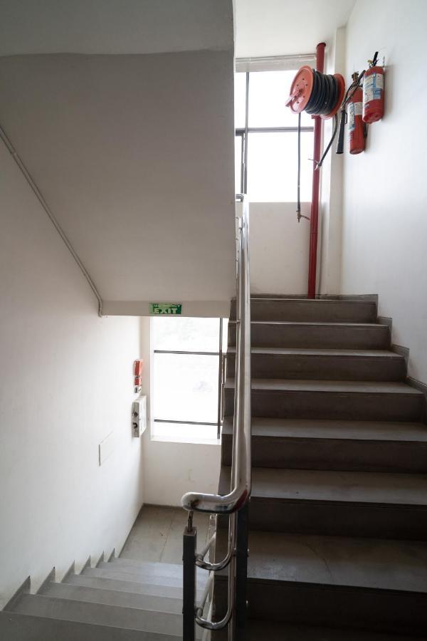 Hotel Kyra Airport Ahmedabad Buitenkant foto