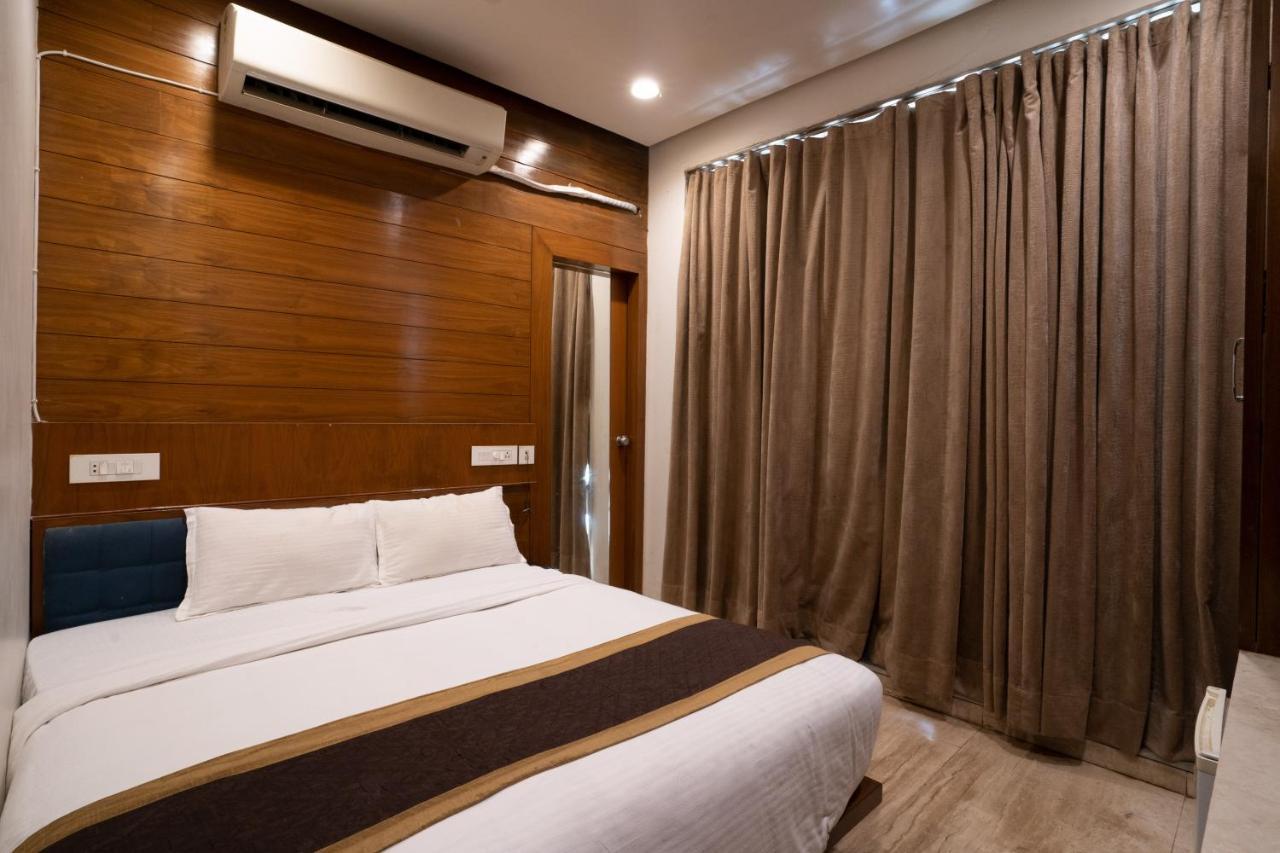 Hotel Kyra Airport Ahmedabad Buitenkant foto