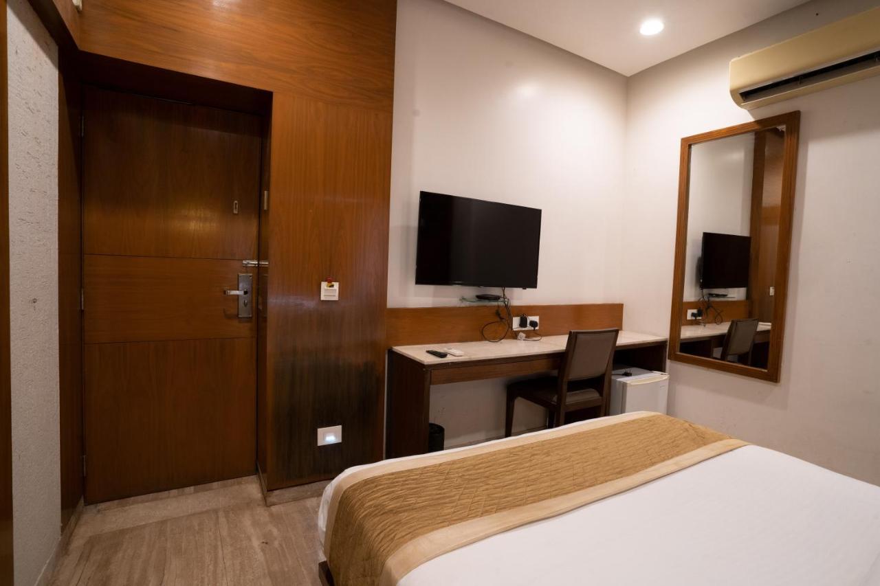 Hotel Kyra Airport Ahmedabad Buitenkant foto