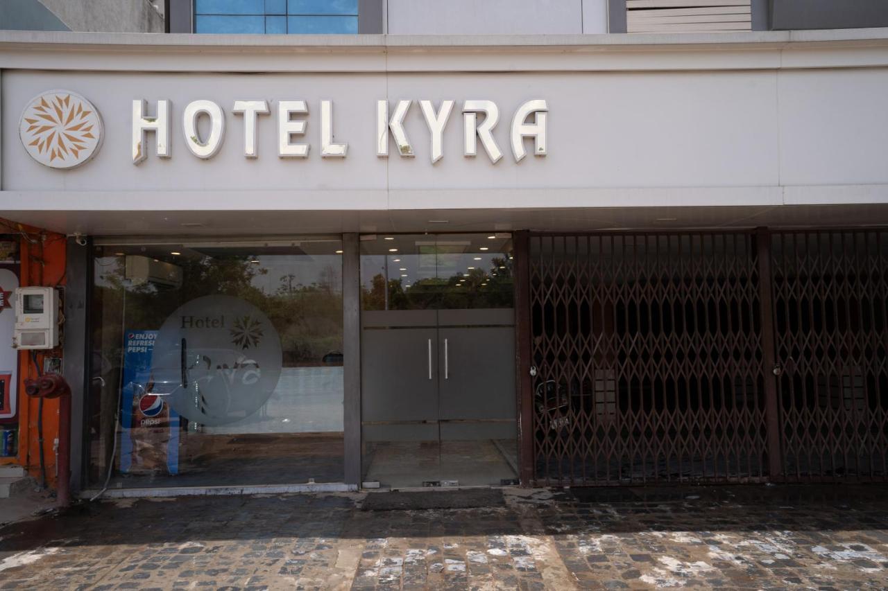 Hotel Kyra Airport Ahmedabad Buitenkant foto