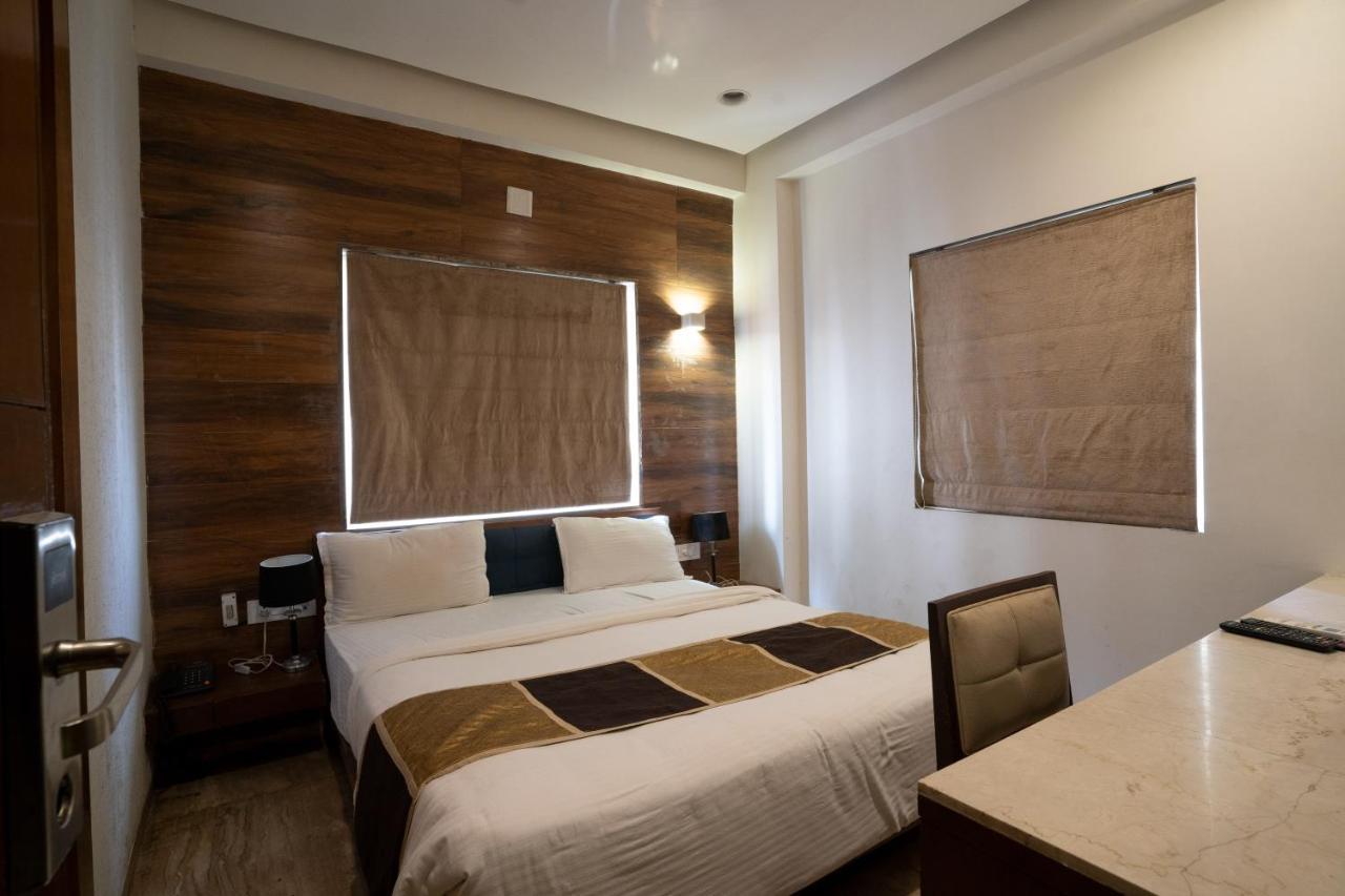 Hotel Kyra Airport Ahmedabad Buitenkant foto