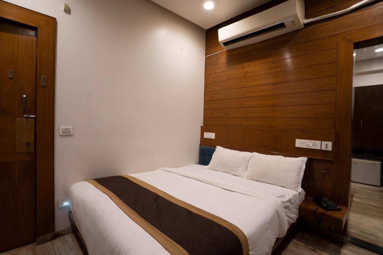 Hotel Kyra Airport Ahmedabad Buitenkant foto