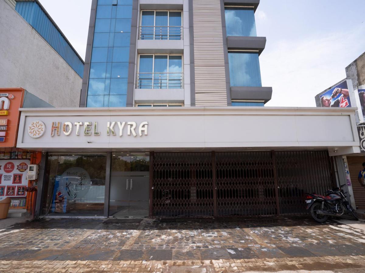 Hotel Kyra Airport Ahmedabad Buitenkant foto